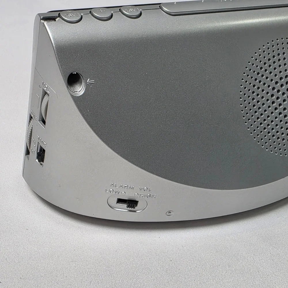 Sony Dream Machine Alarm Clock Silver AM FM Radio Large Digital Display ICF-C492